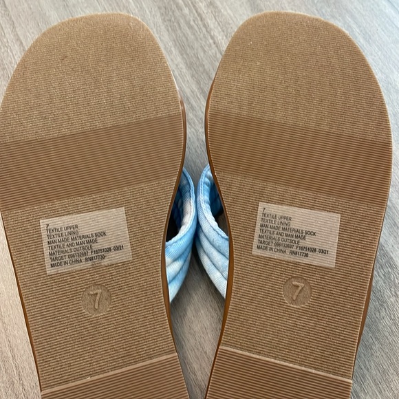 Shade & Shore Blue and White Tie Dye Clouds Slip On Fabric Sandals Flats New 7 - Picture 9 of 10